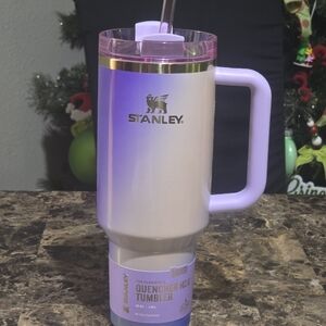 Stanley Quencher H2.0 Tumbler in White and Pink